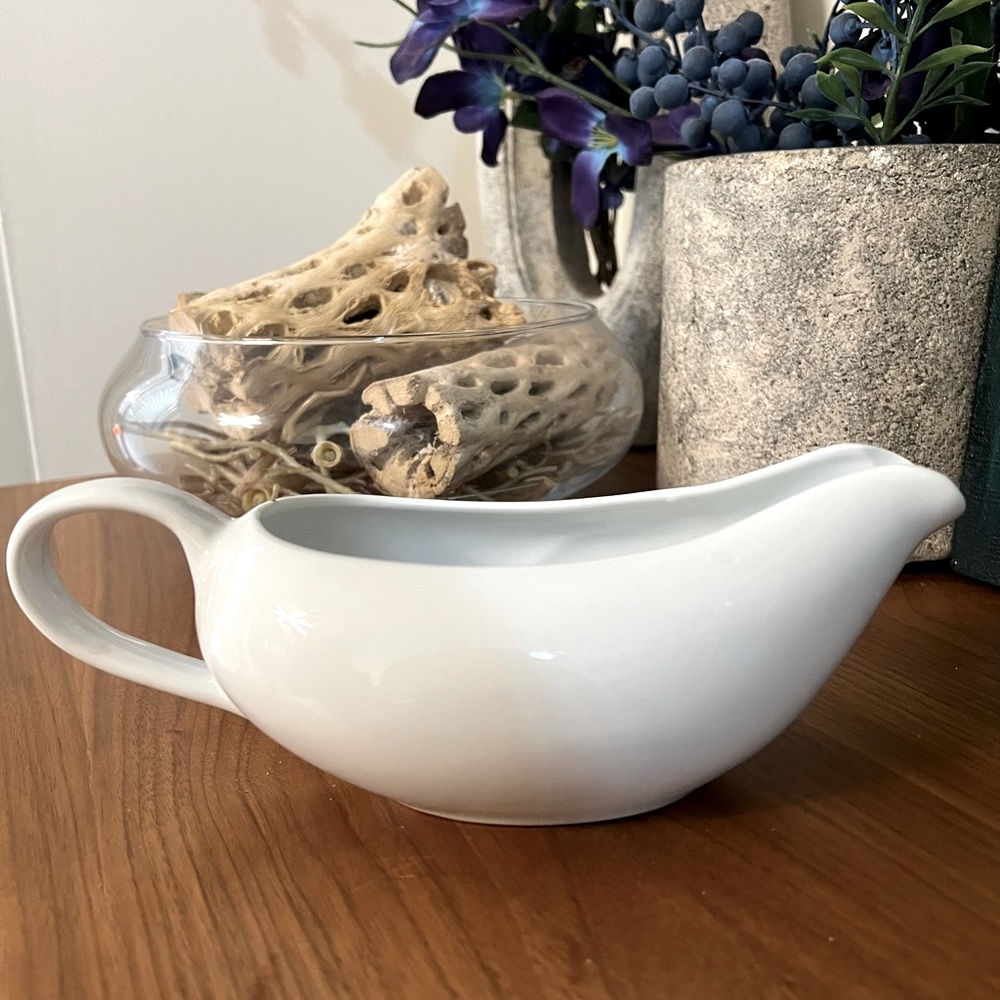 Pier1 White Porcelain Gravy Boat